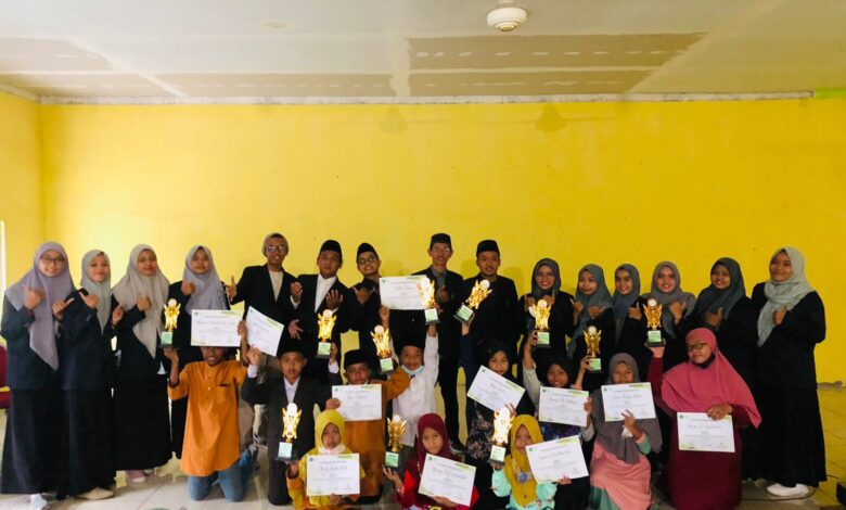 Foto : Mahasiswa KKM-DR UIN Malang dengan Para Juara Musabaqoh Gebyar TPQ