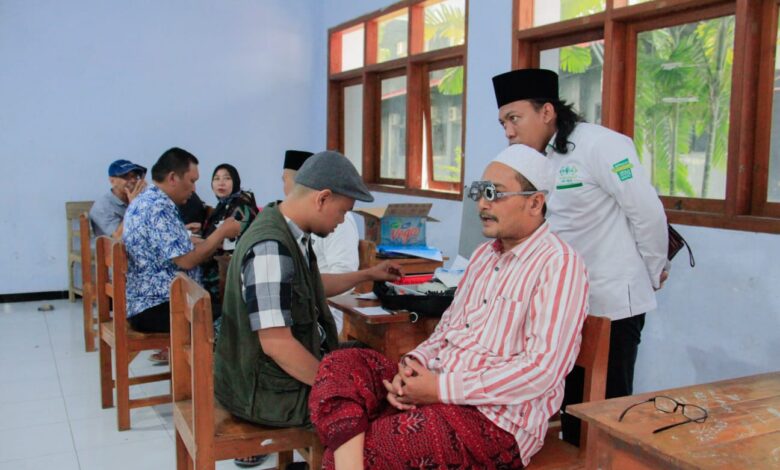 LAZISNU Banyuwangi, Bagikan 1000 Kaca Mata Gratis
