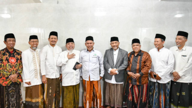 Foto: KH. Marzuki Mustamar hadiri Haul KH. Bisri
