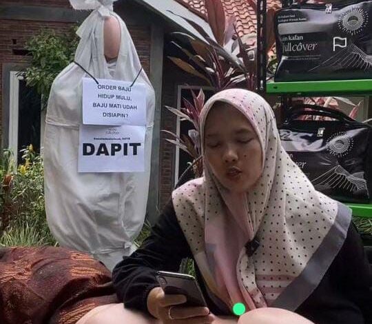 Gambar: Live TikTok Shop Jual Kain Kafan