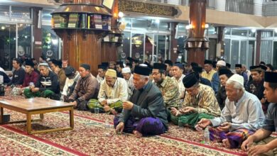 KH. Marzuqi Mustamar memimpin Istighosah di Masjid Sabilillah Kota Malang