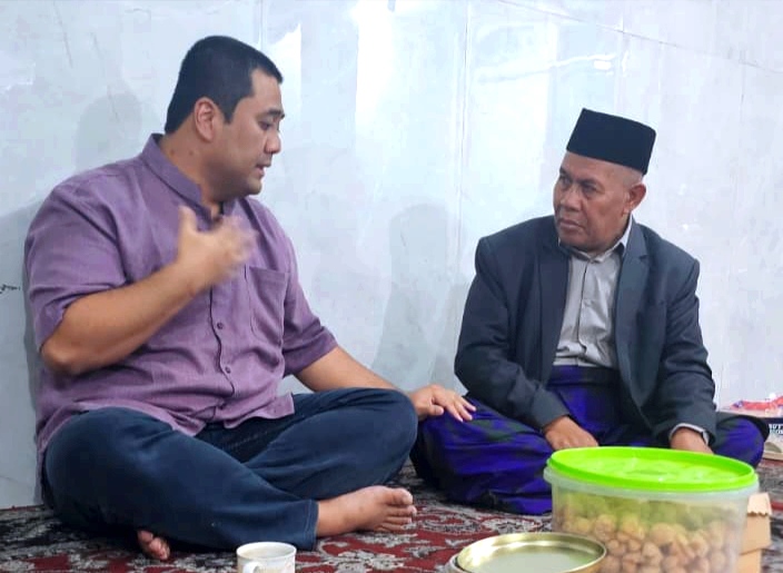Foto Kyai Marzuqi Mustamar dan Gus Raden Arya